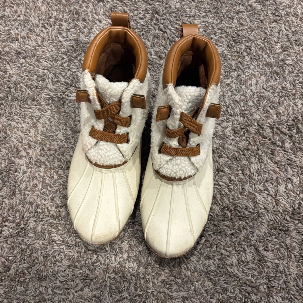 Women’s White and Brown Sketchers Winter Boots